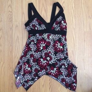 Cute asymmetrical tank top, size small